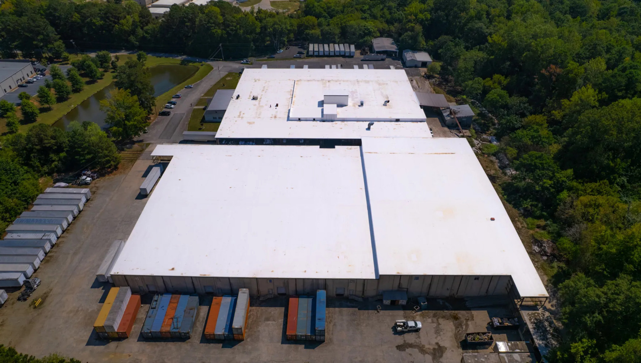 Palletized returns inventory on the Salvage Trading processing floor
